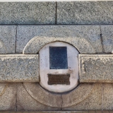 9 Pigüé, piédestal du monument Cabanettes.jpg
